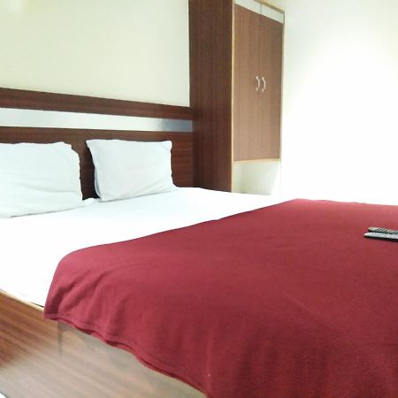 Hotel Adarsh Residency Тирупати Екстериор снимка