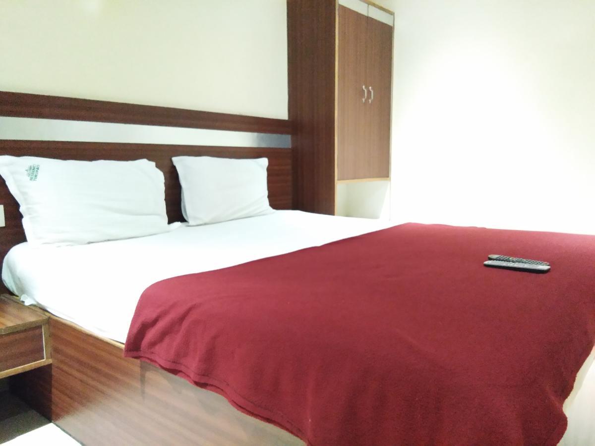 Hotel Adarsh Residency Тирупати Екстериор снимка