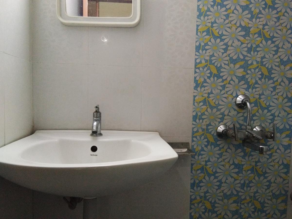 Hotel Adarsh Residency Тирупати Екстериор снимка