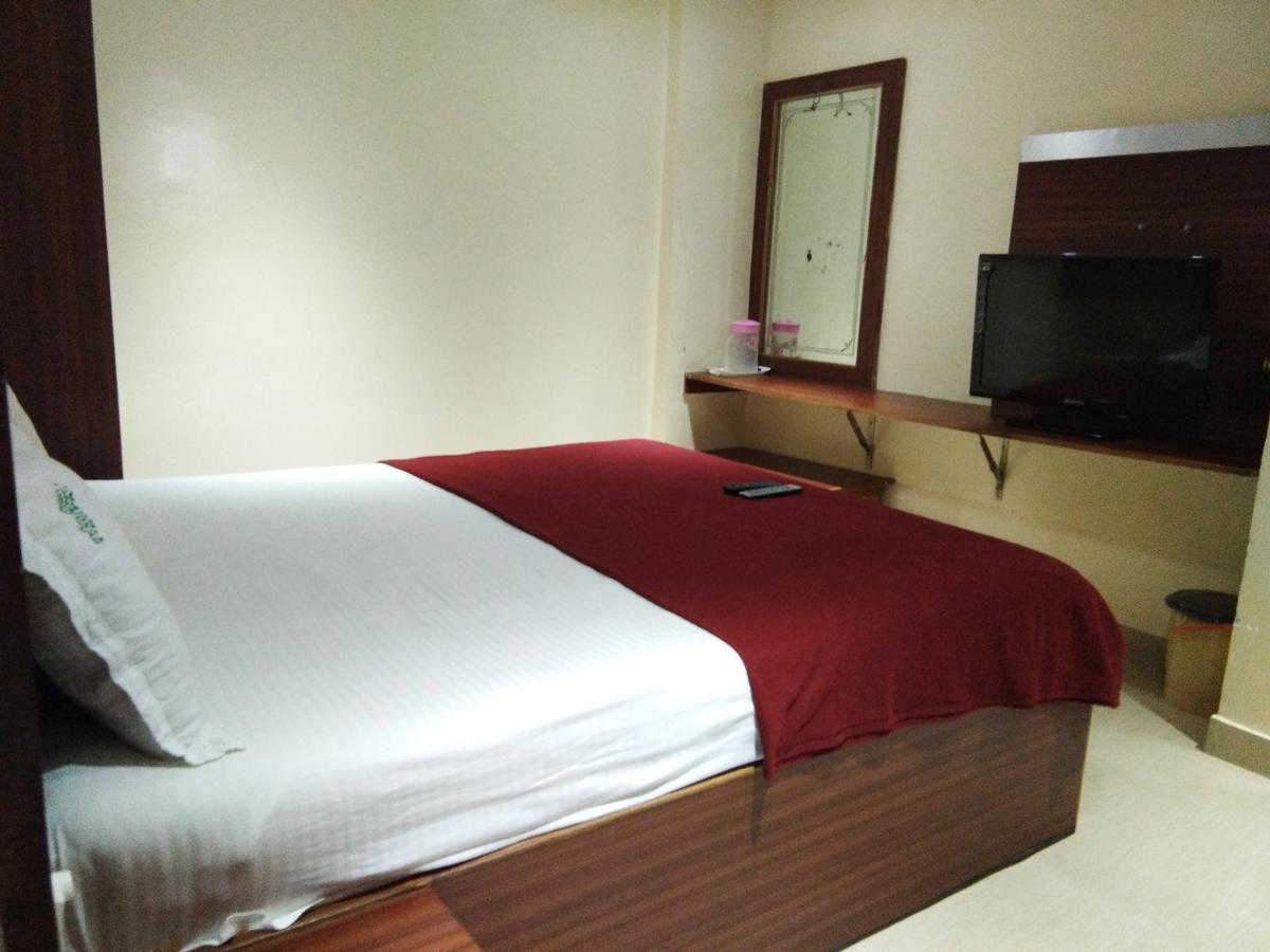 Hotel Adarsh Residency Тирупати Екстериор снимка