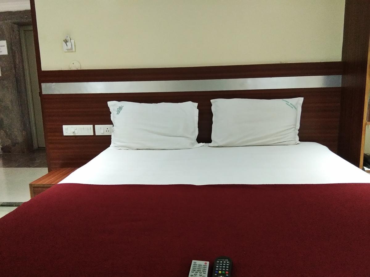 Hotel Adarsh Residency Тирупати Екстериор снимка