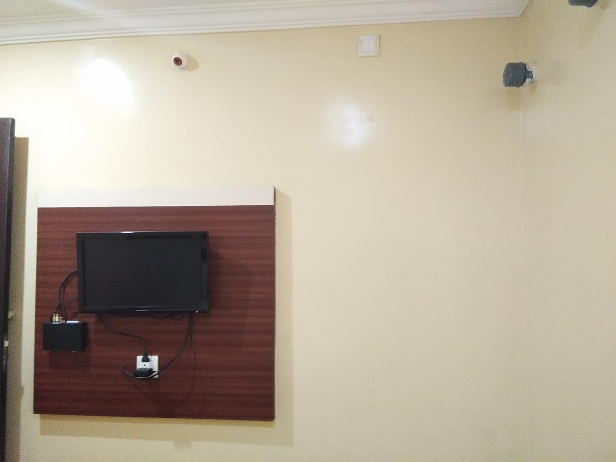 Hotel Adarsh Residency Тирупати Екстериор снимка