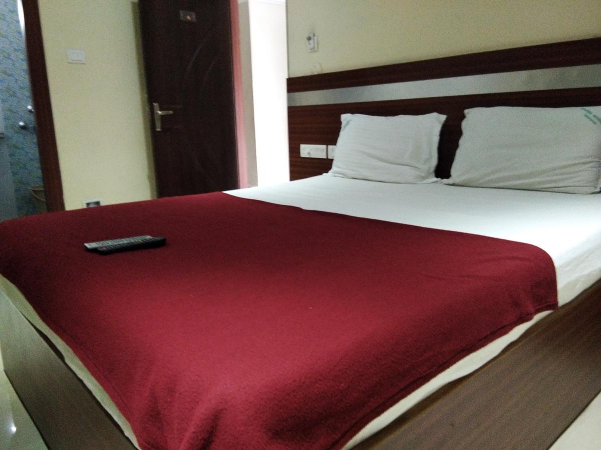 Hotel Adarsh Residency Тирупати Екстериор снимка